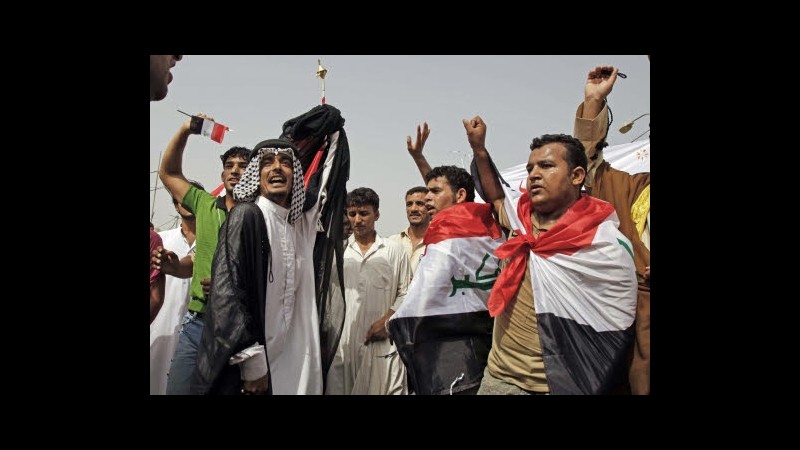 Iraq, centinaia accolgono appello al-Sistani: si arruolano contro Isil