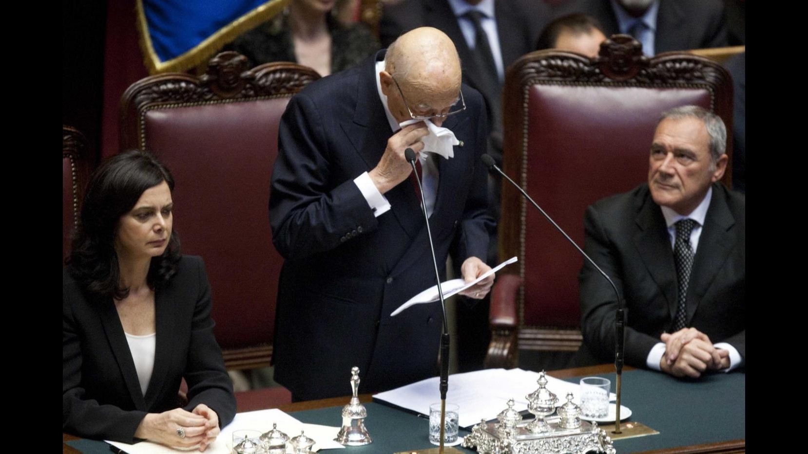 Napolitano giura e bacchetta politica: Ora governo e legge elettorale