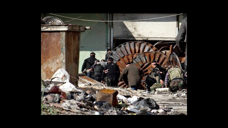 Siria, massacro di civili in sobborghi Damasco. Regime accusa i ribelli