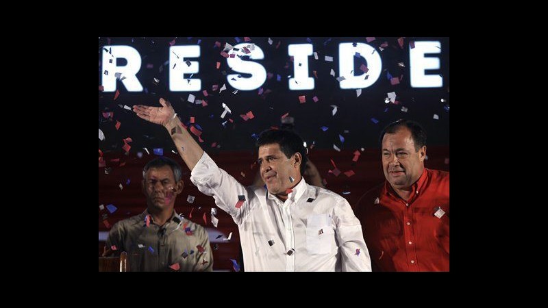 Paraguay torna a destra, imprenditore Cartes vince presidenziali