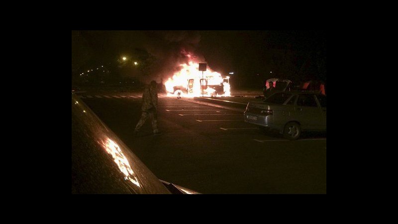 Ucraina, esplosione a Donetsk: a fuoco veicolo leader insorti, 4 feriti