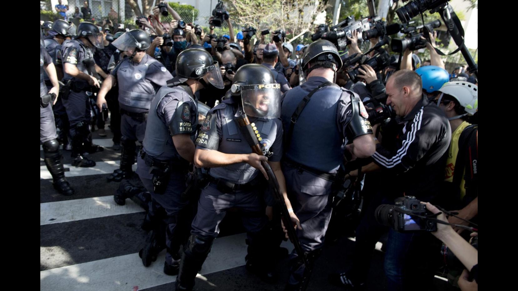 Mondiali 2014, 5 feriti in scontri San Paolo: 2 dimostranti, 3 reporter