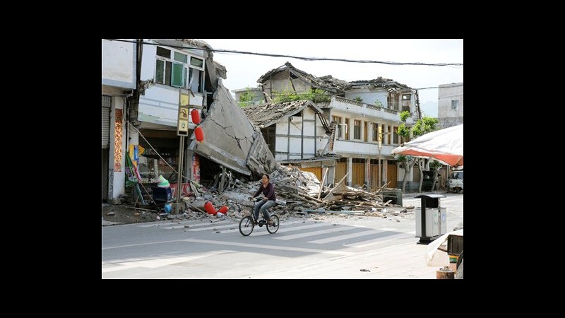 Cina, vittime di terremoto in Sichuan sono 180, oltre 11.200 feriti