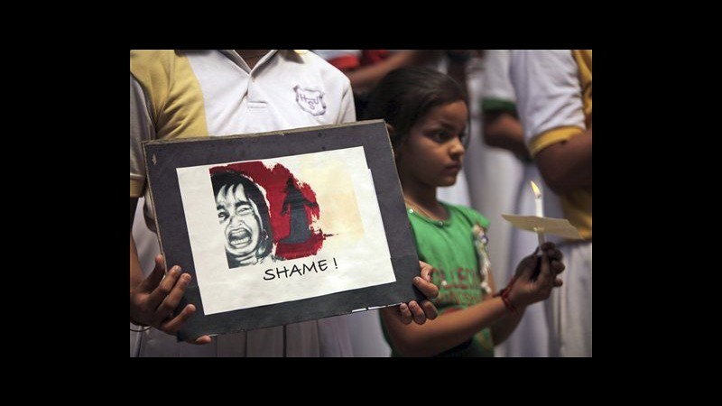 India, bimba stuprata: fermato sospetto, centinaia in piazza