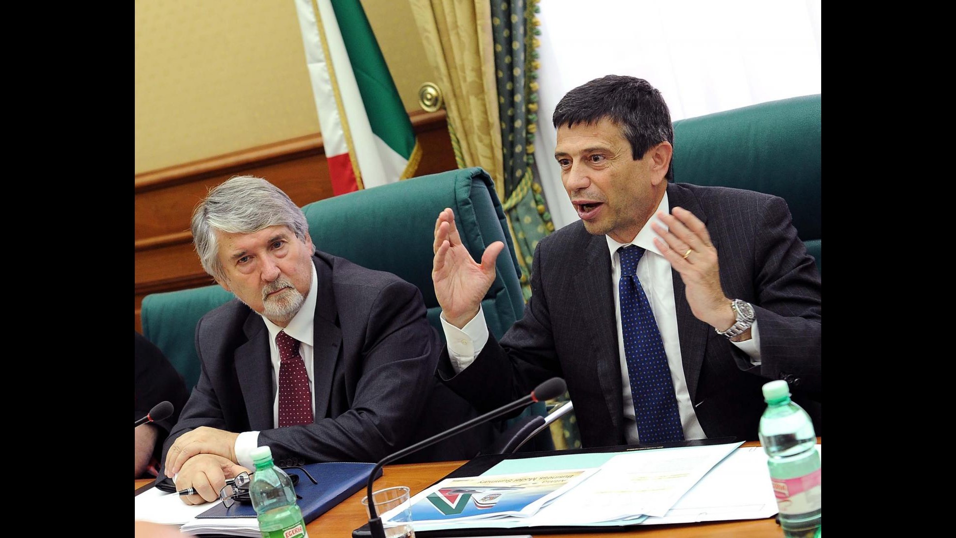 Alitalia, Lupi: Etihad investirà 1,25 mld, a metà luglio si tirano le somme