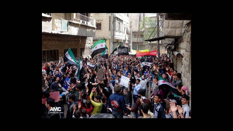 Siria, scontri tra esercito e ribelli in provincia di Homs: vittime
