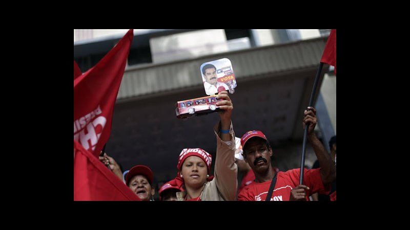 Venezuela, Maduro è presidente: Giuro in memoria di Hugo Chavez