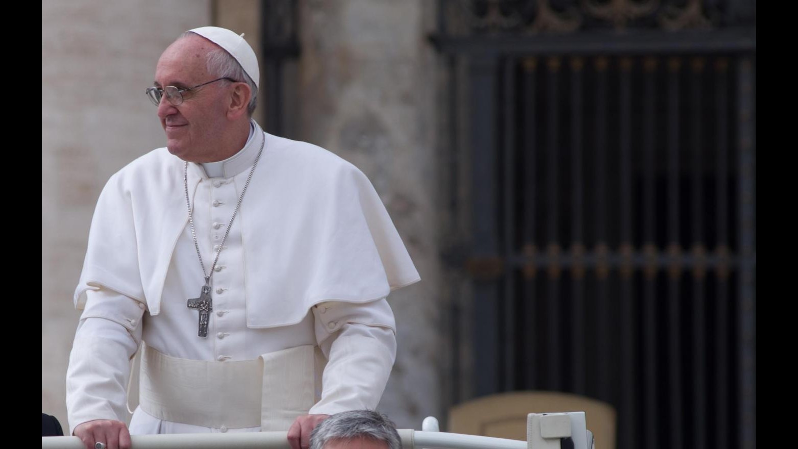 Papa: Mercanti di armi e di schiavi sono mercanti di morte