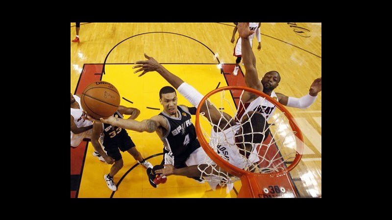 Basket, finali Nba: San Antonio travolge Miami ed è avanti 2-1