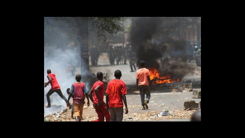 Guinea, scontri tra opposizione e polizia a Conakry: 15 feriti