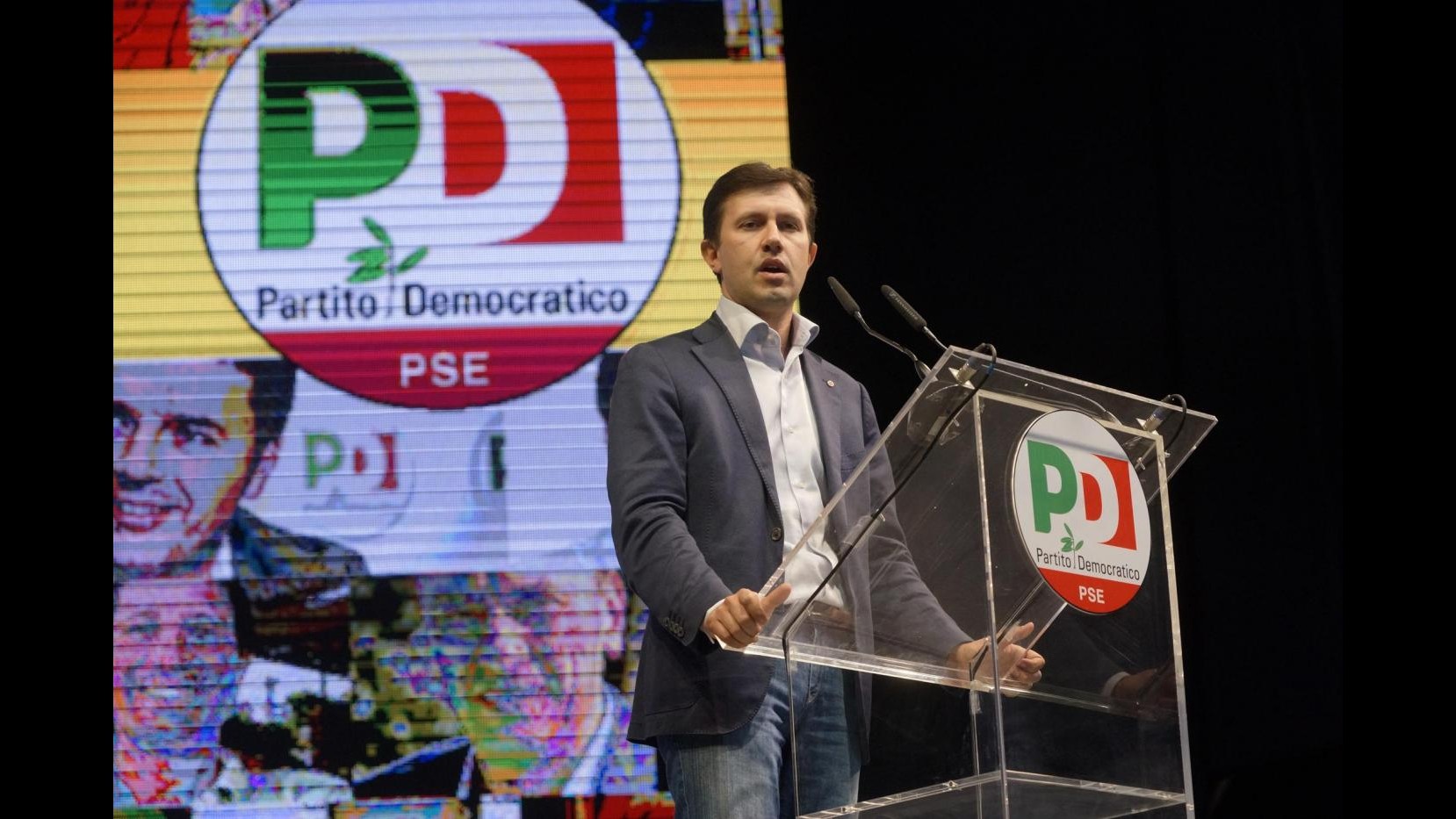 Firenze, ordigno rudimentale esplode in sede Pd: indaga la Digos