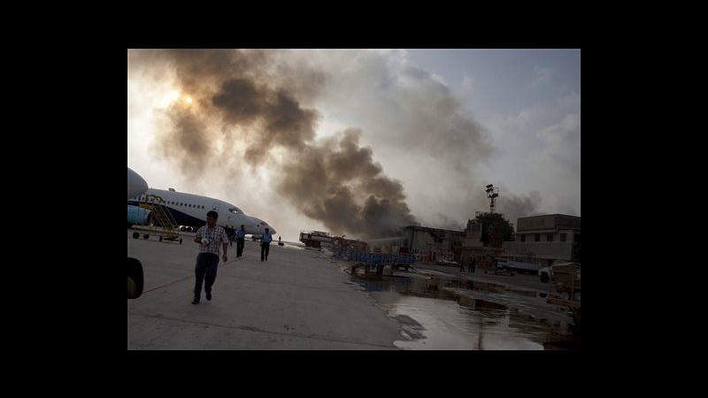 Pakistan, riaperto aeroporto di Karachi dopo assalto armato