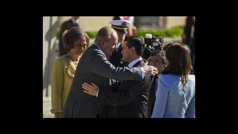Spagna, Juan Carlos accoglie a Madrid presidente Messico in visita