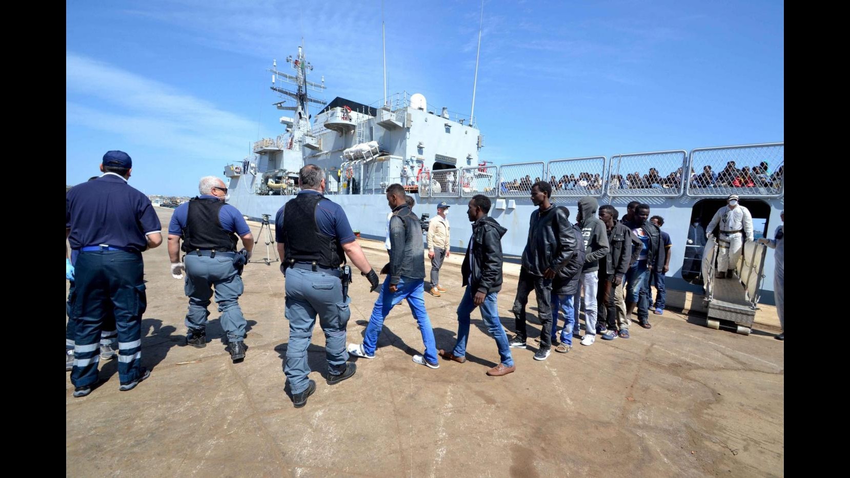 Sbarchi, fermato scafista: aveva centinaia di dollari in tasca