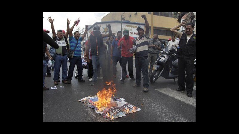 Venezuela, Capriles cancella manifestazione di oggi a Caracas