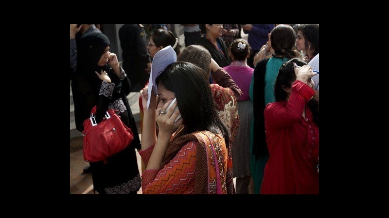 Pakistan,16 feriti gravi evacuati da Balucistan dopo terremoto di ieri