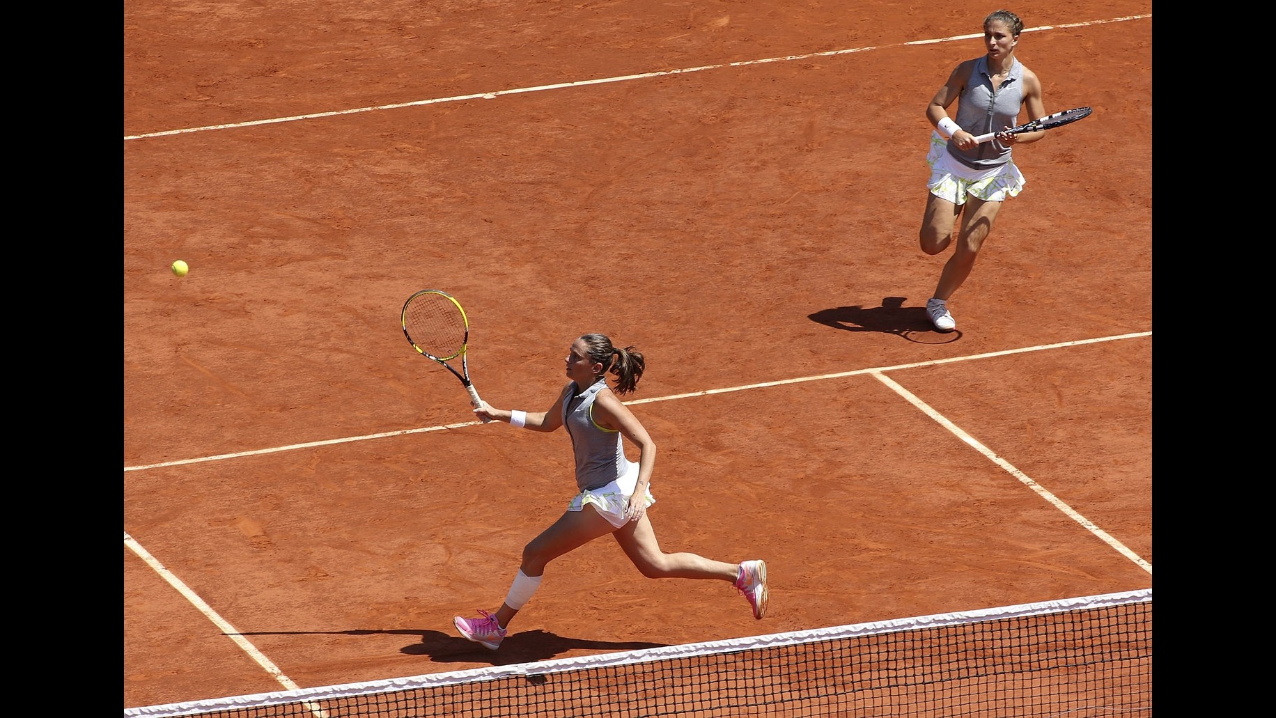 Tennis, Roland Garros: Errani-Vinci sconfitte in finale doppio, successo per Hsieh-Peng