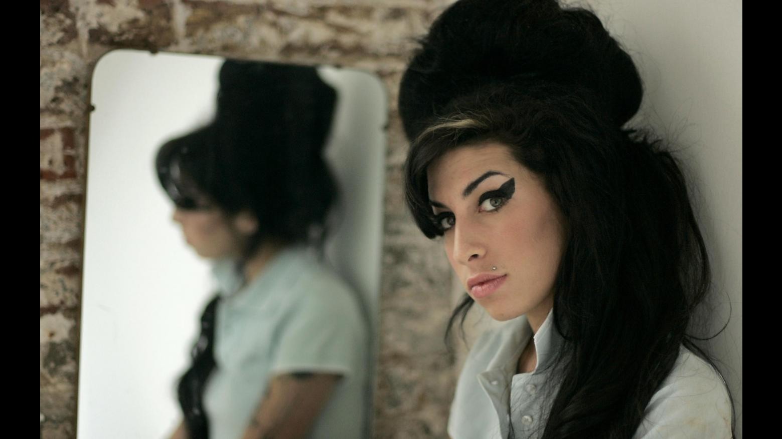 Amy Winehouse tentò il suicidio a 10 anni, causa separazione dei suoi