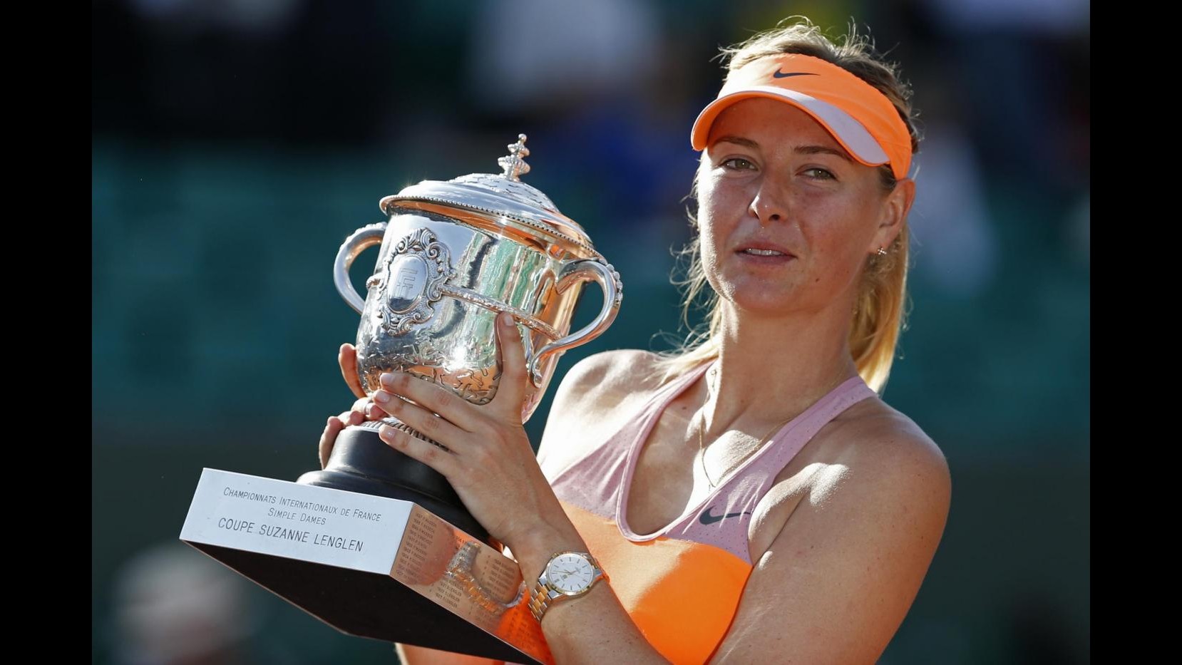 Tennis, Maria Sharapova trionfa al Roland Garros. Halep si arrende al terzo set