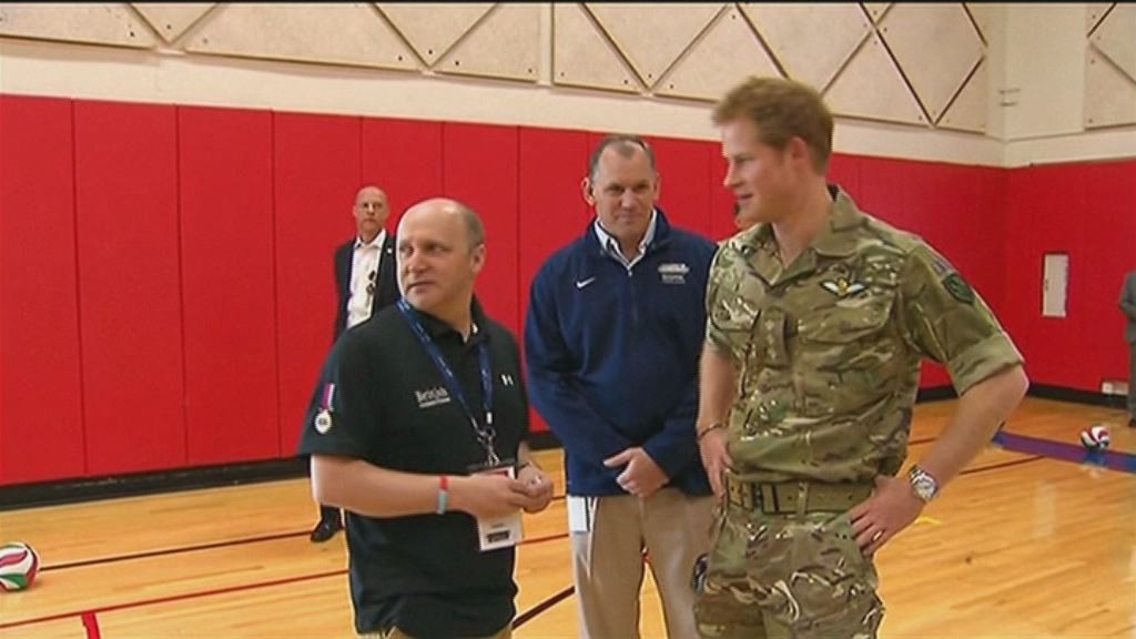 Usa, principe Harry incontra atleti paraolimpici ai Warrior Games