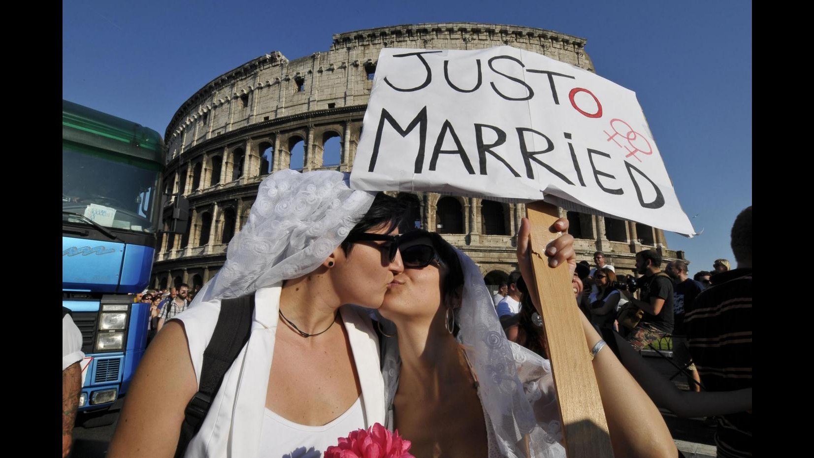 Pride Roma, lo slogan: Adesso fuori i diritti