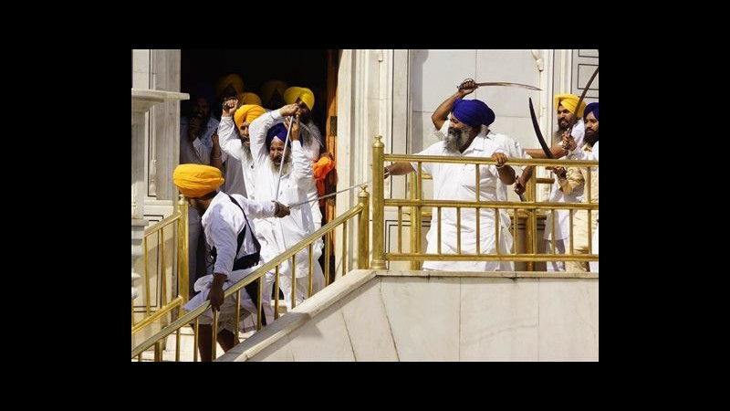 India, scontri nel tempio sikh ad Amritsar: 6 feriti, 50 arresti