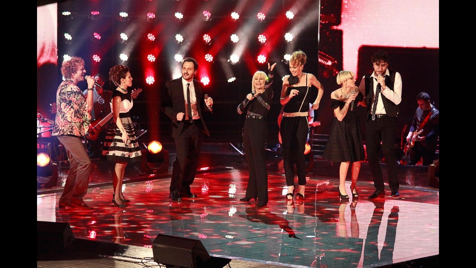 Rai2, a ‘The voice of Italy’ 12 voci superano la terza ‘Live’