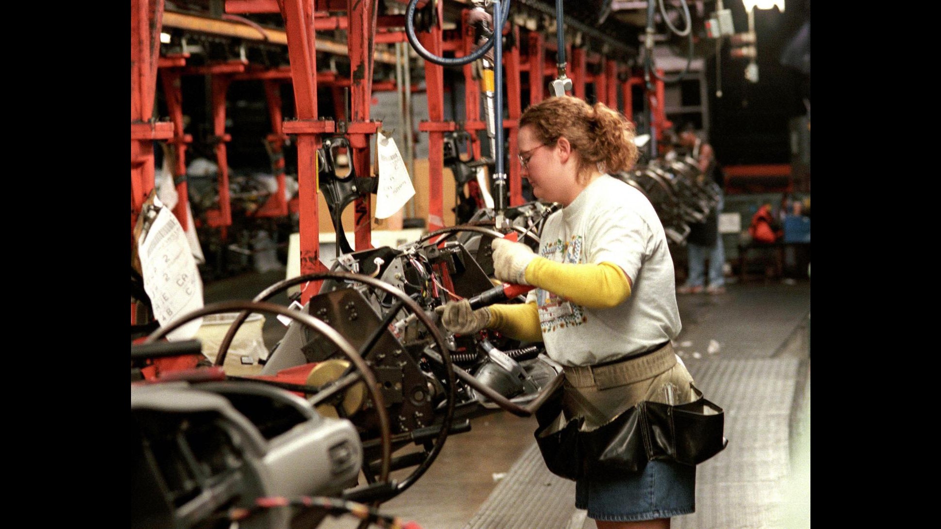 Istat: Crolla produzione industriale a marzo: -5,2% su anno, -0,8% su mese