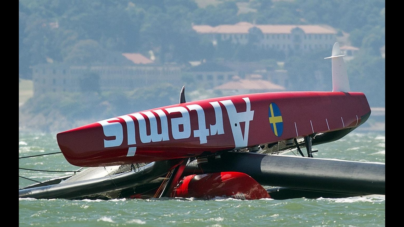 Dramma all’America’s Cup, muore oro olimpico Simpson