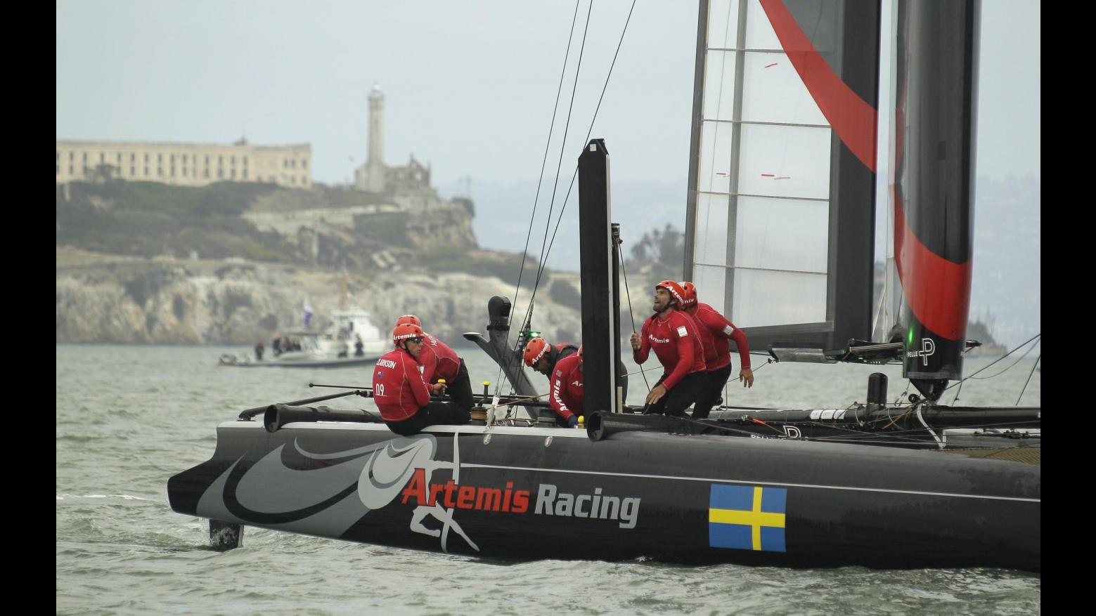 Vela, America’s Cup: catamarano svedese si ribalta, 1 vittima