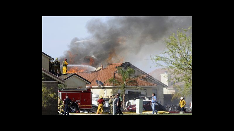 Usa, caccia precipita su zona residenziale: case distrutte, no vittime