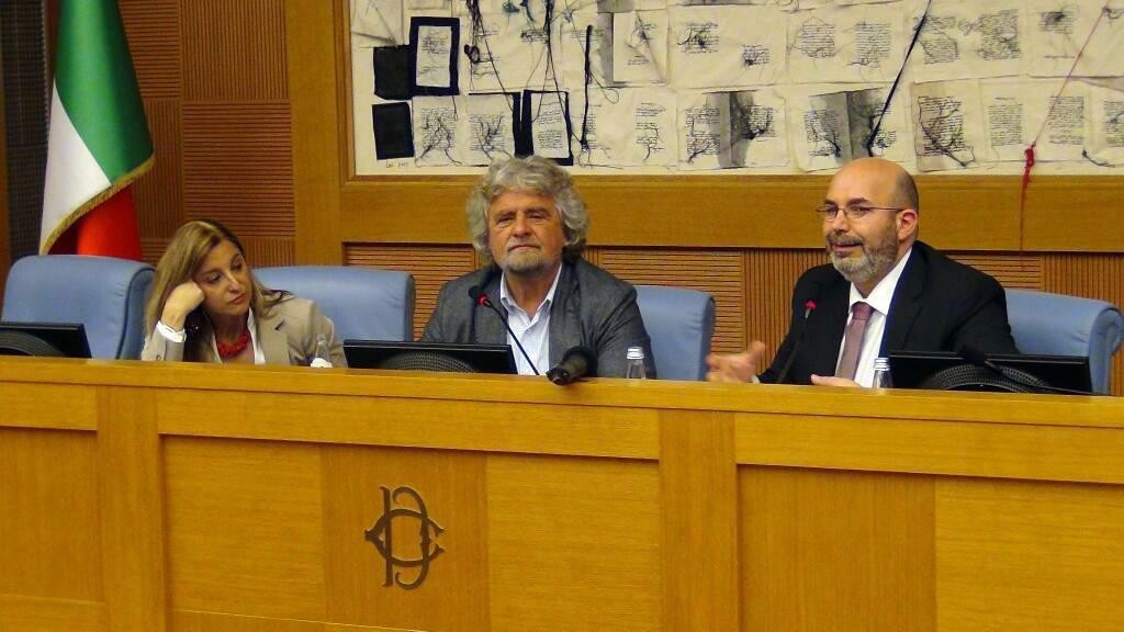 Grillo annuncia black list per chi tiene diaria. Poi ci ripensa