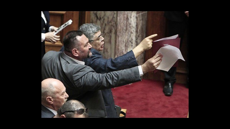 Grecia, Parlamento revoca immunità a 3 deputati Alba dorata