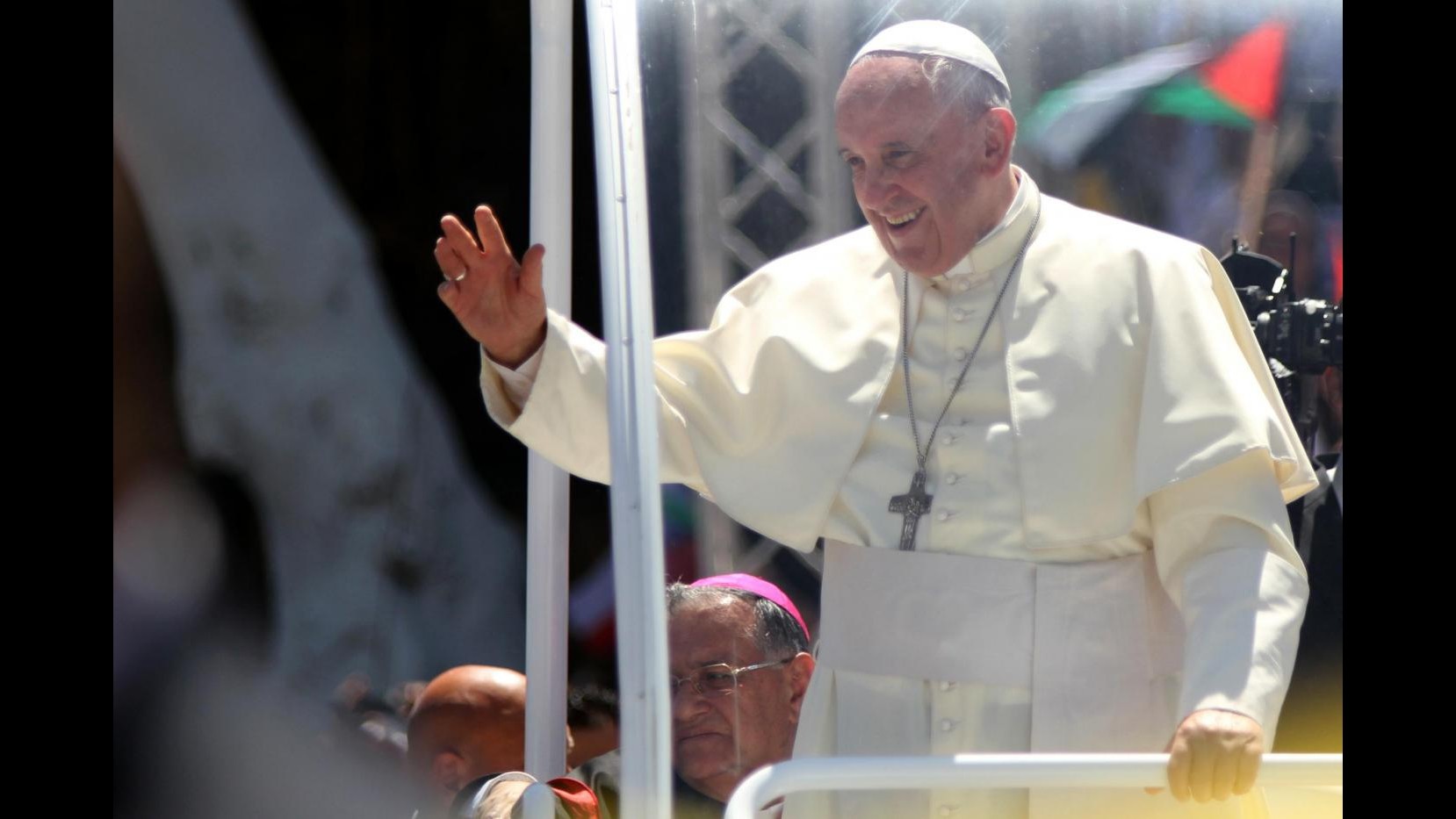 Papa: Pietà non è fare faccia da immaginetta, non è ‘mugna quacia’