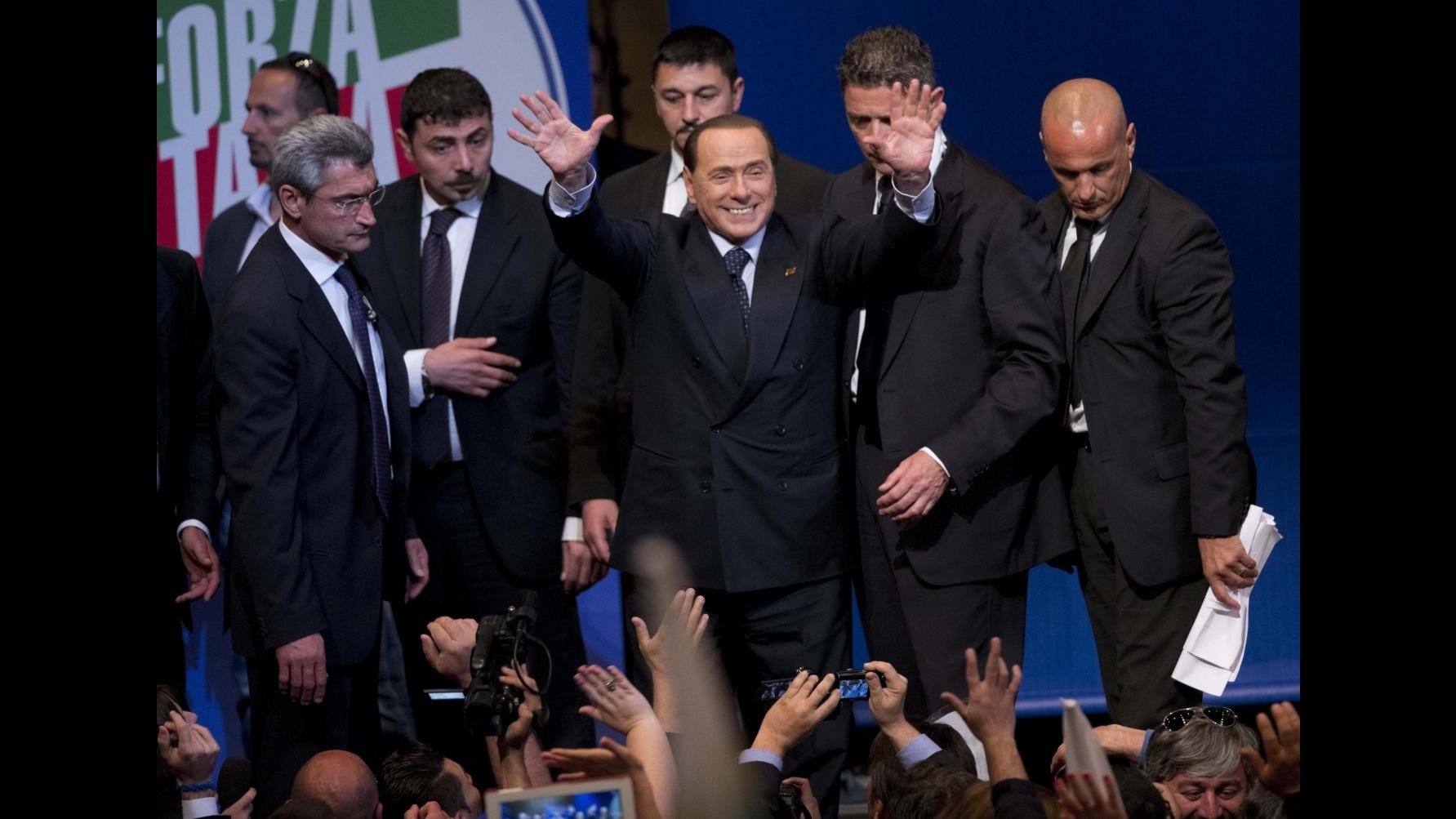 Forza Italia, la base a Berlusconi su twitter: Presidente ci ascolti, sì primarie