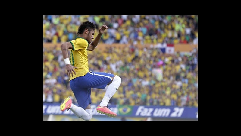 Mondiali 2014, il Brasile scalda i motori: 4-0 a Panama con super Neymar