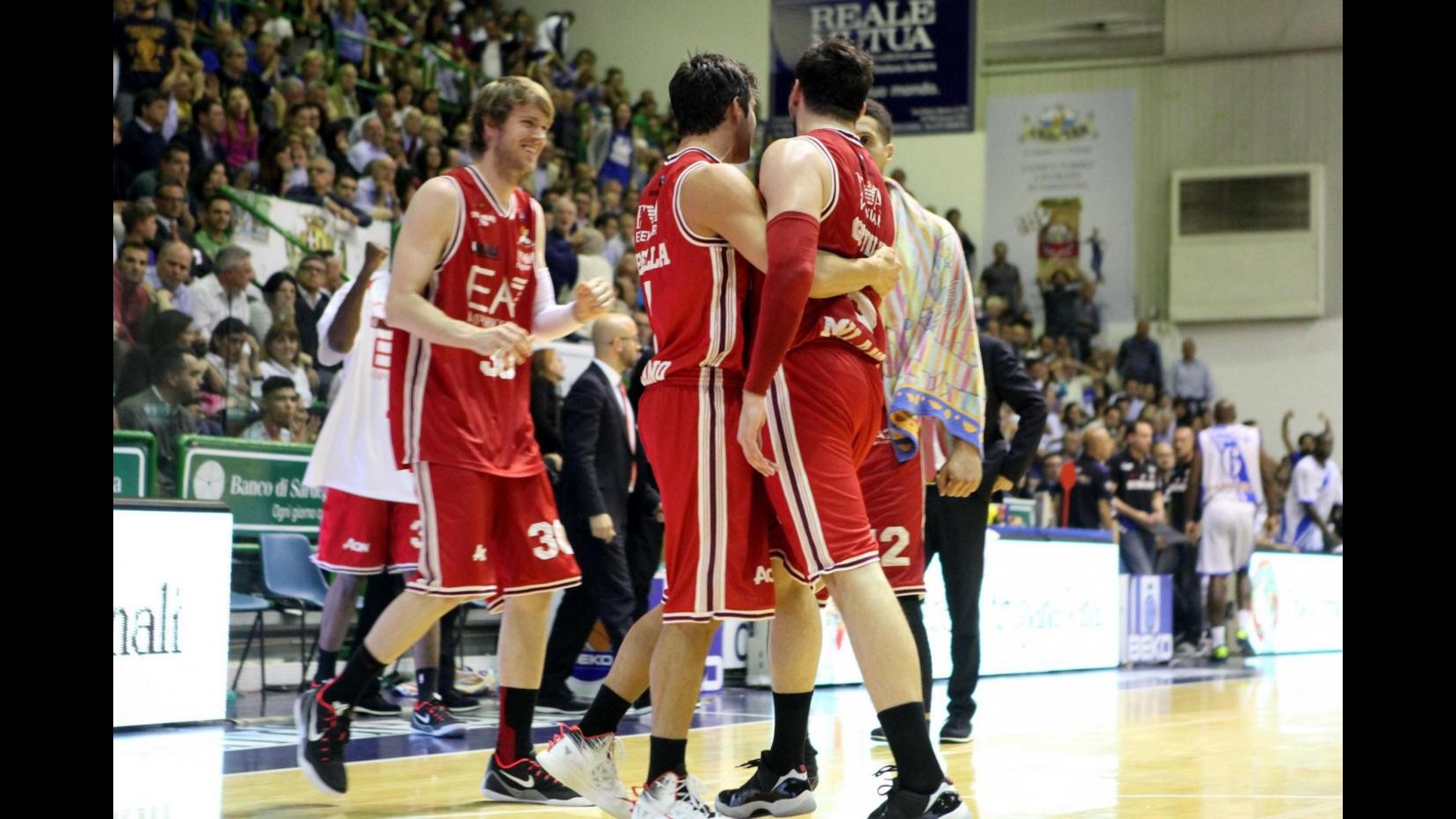Basket, playoff Serie A: Milano espugna Sassari e si porta sul 2-1