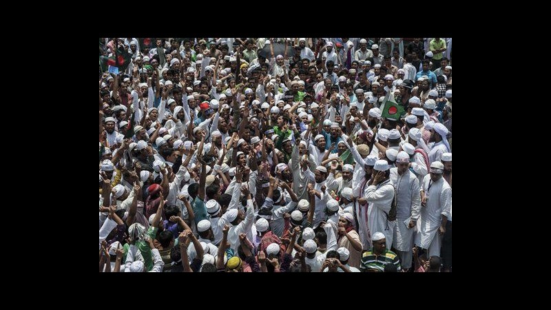 Bangladesh, estremisti islamici in piazza per legge blasfemia: 15 morti