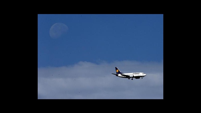 Finlandia, in fiamme motore aereo Lufthansa: atterraggio d’emergenza