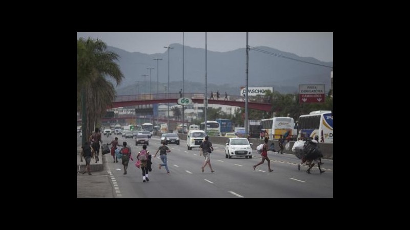 Brasile, 30enne violentata su bus a Rio davanti ai passeggeri