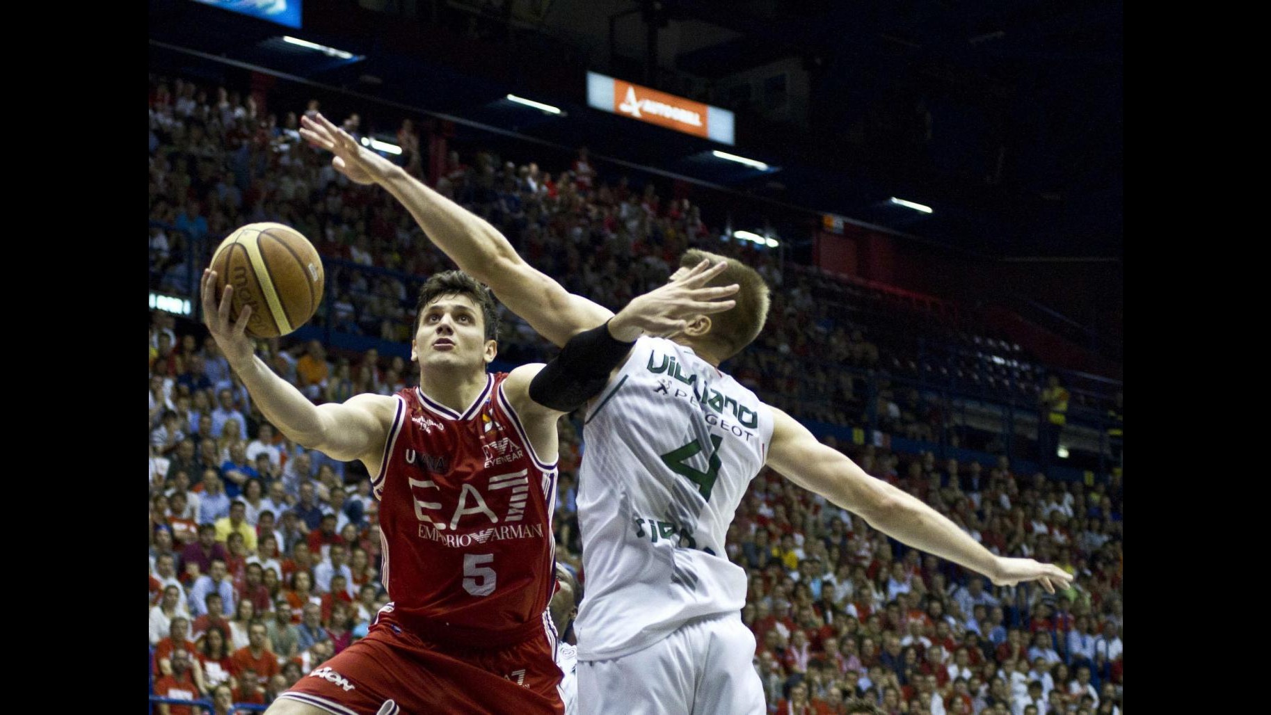 Basket, finale scudetto Serie A: Siena espugna Milano e va sul 3-2