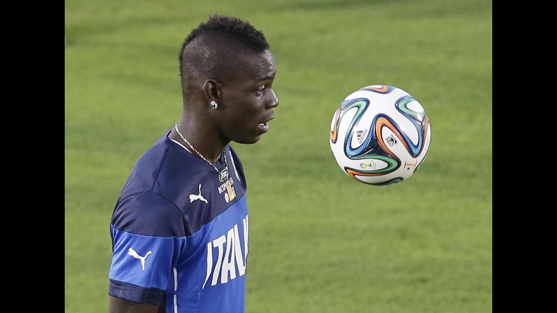 Mondiali 2014, Balotelli: Voglio sorridere di nuovo, forza azzurri