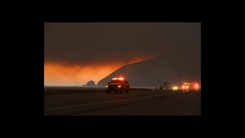 Usa, vasto incendio nel sud della California: in fiamme 3mila ettari