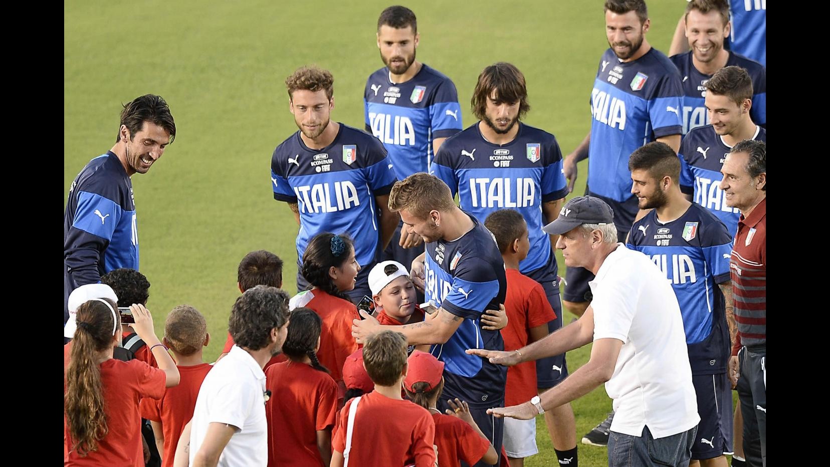 Mondiali 2014, Italia verso l’Uruguay: De Rossi stop, festa per Azzurri a Natal