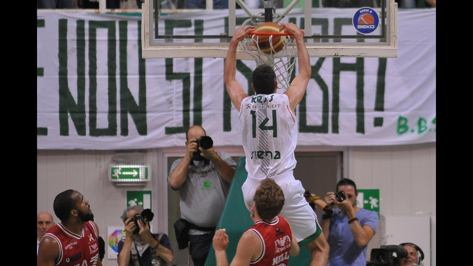 Basket, finale scudetto: Siena batte Milano 75-68 e porta la serie sul 2-2