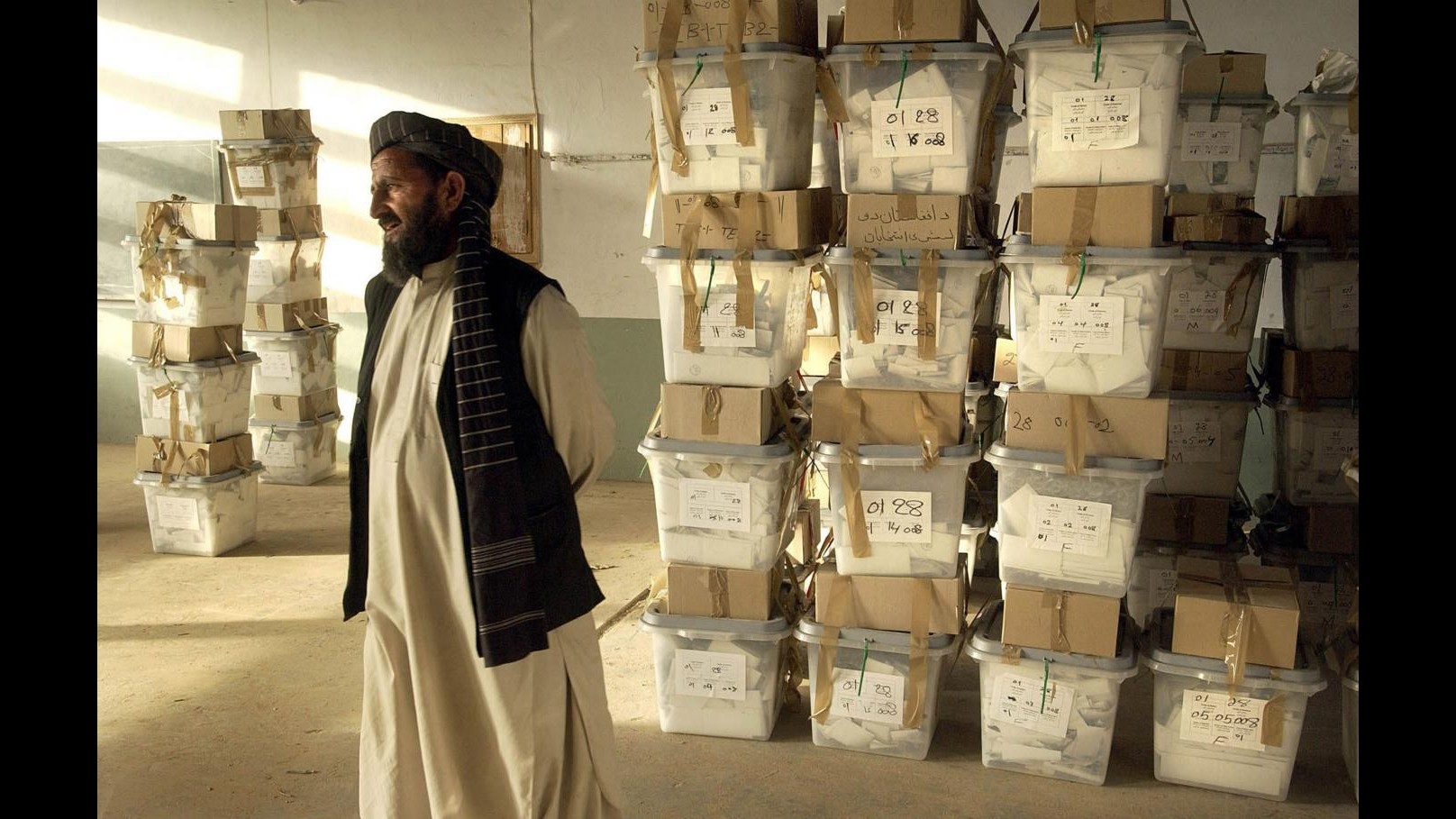 Afghanistan, centinaia manifestano a Kabul contro frodi elettorali