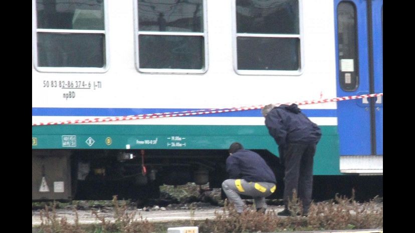 Pisa, incendio su Intercity: in fiamme una carrozza, nessun ferito
