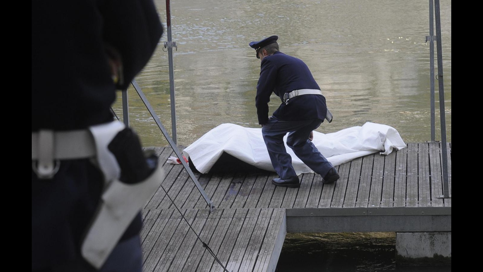 Novara, uomo e donna annegano in un canale: recuperati i corpi