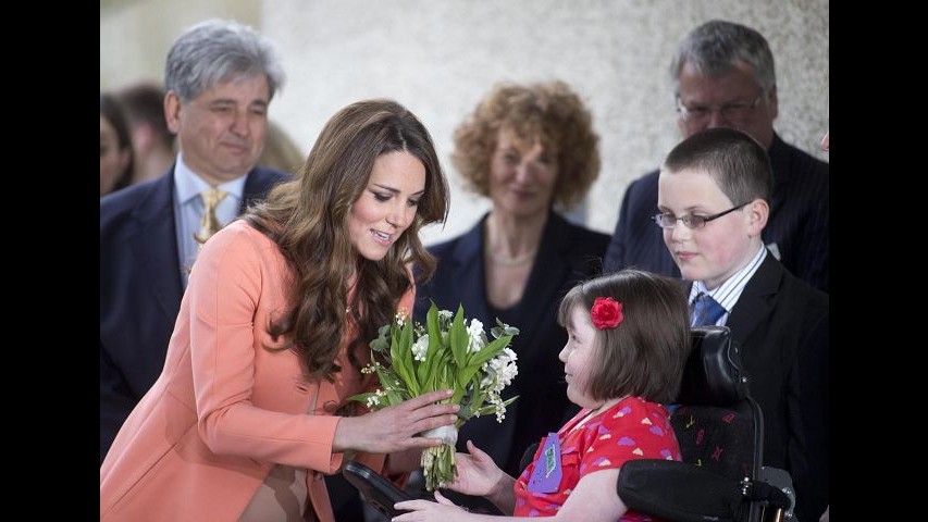 Kate Middleton, anniversario nozze senza William: visita bimbi malati