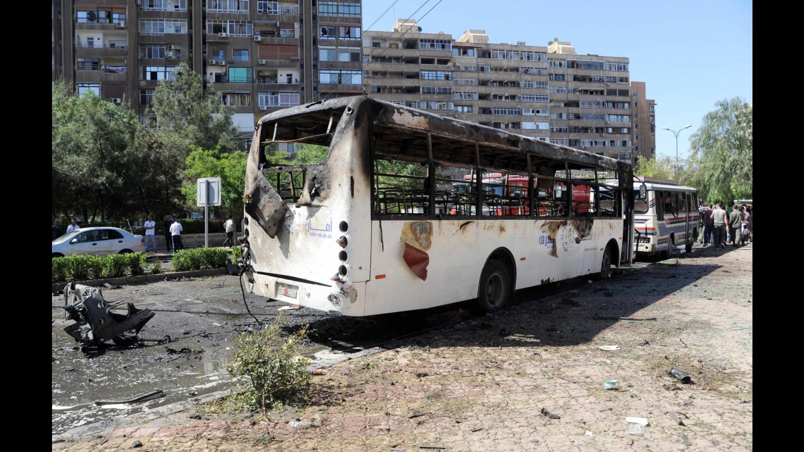 Siria, tv di Stato: Nuova forte esplosione a Damasco, 10 morti